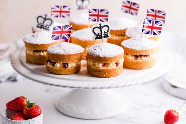 Mini Victoria Sponge Cakes