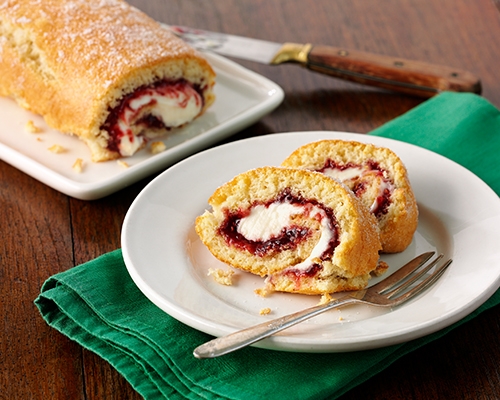 raspberry swiss roll